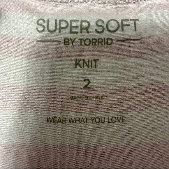 Torrid Super Soft V-Neck Twisted Front Babydoll Top Knit Women’s 2X Valentine’s - Picture 9 of 10
